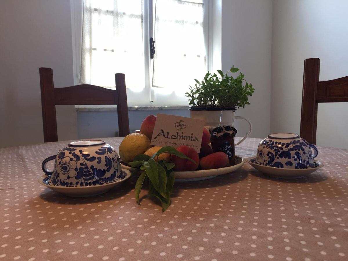 Alchimia House Apartment Cisano sul Neva Bagian luar foto